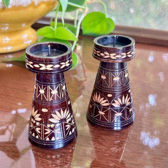 Vintage Hand-Carved Indian Wood Candle Holders – Pair with Floral Inlay Design - Picture 10 of 11